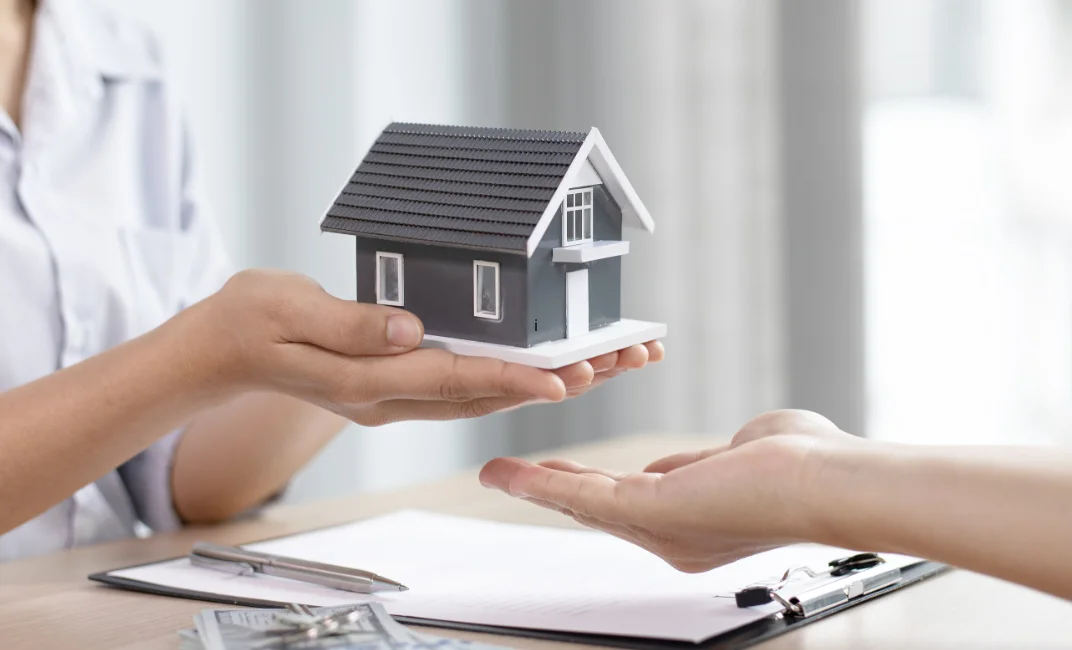 homeinsured-ezgif.com-webp-to-png-converter
